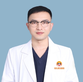 白硕医生头像